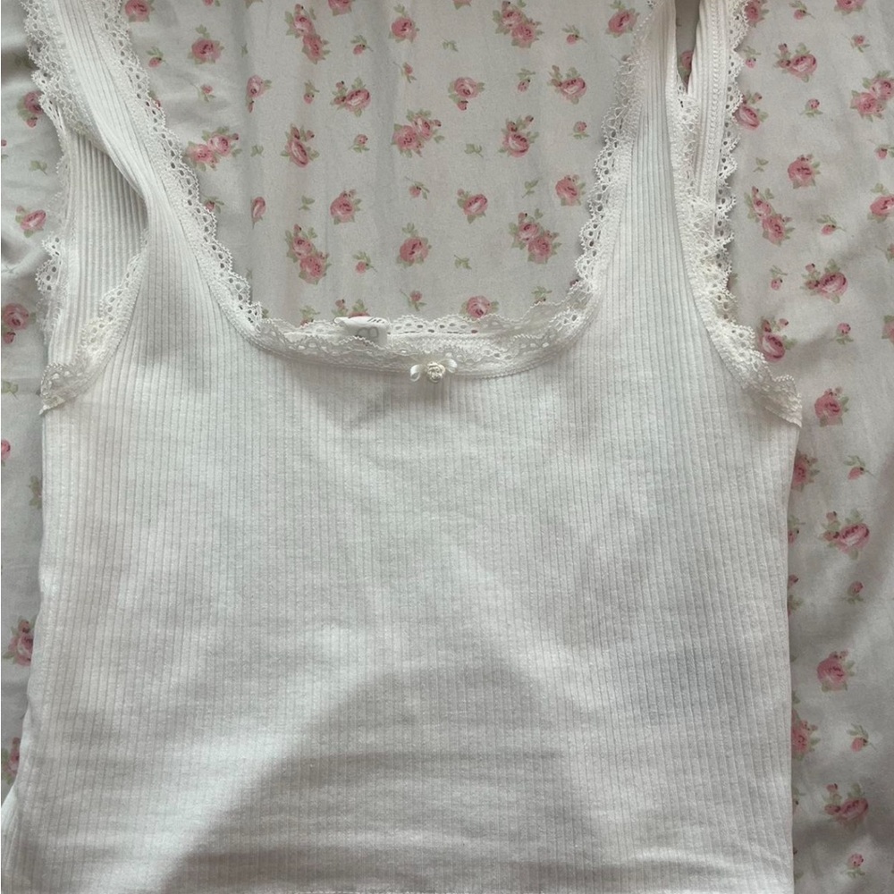 White crop top with flower and lace